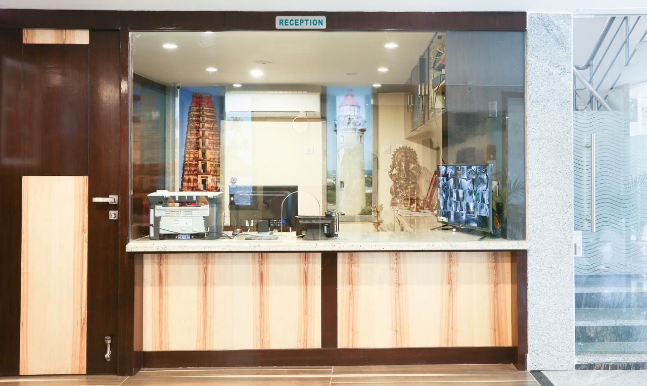 ホテル Treebo C Plaza Vijayawāda エクステリア 写真