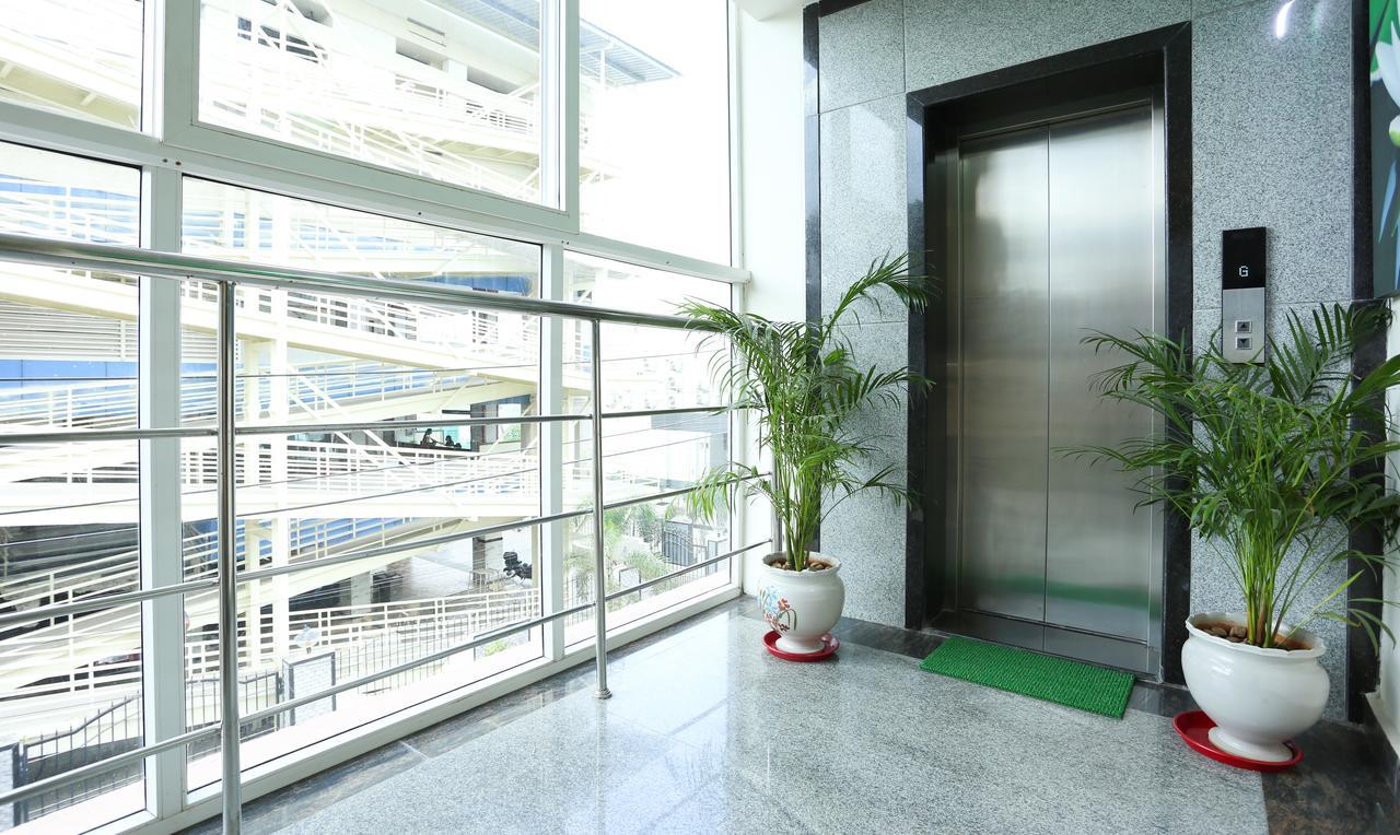 ホテル Treebo C Plaza Vijayawāda エクステリア 写真