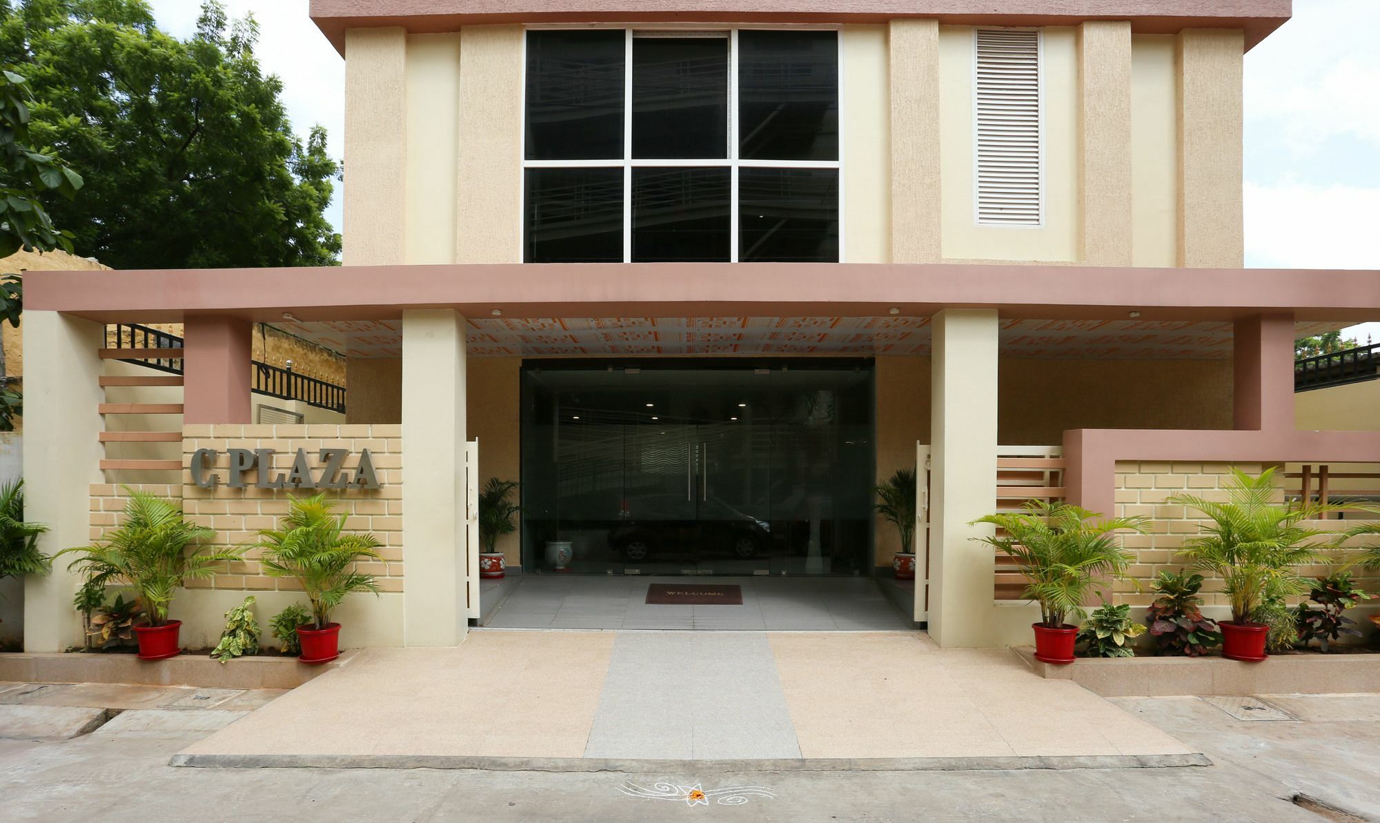 ホテル Treebo C Plaza Vijayawāda エクステリア 写真
